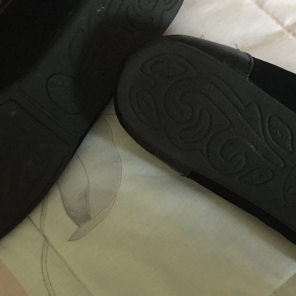 Adorable b o c ballet-style black flats with round bow toe - Picture 2 of 8